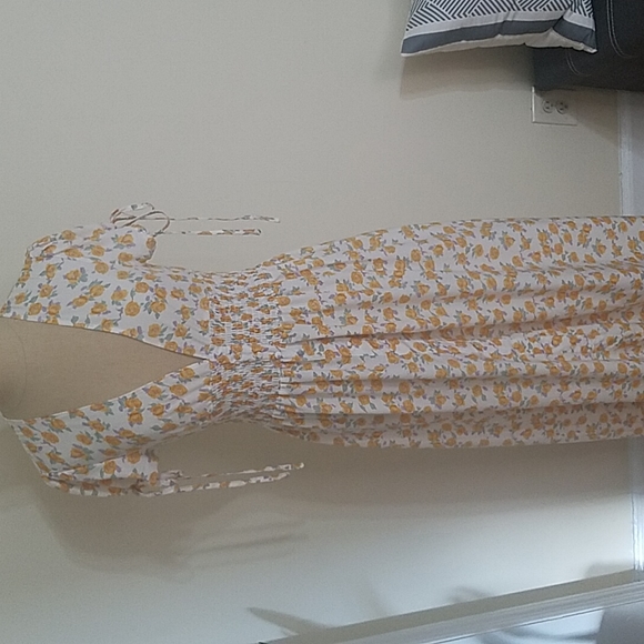 Ditsy Floral Plunge Tea Dress - Picture 3 of 8